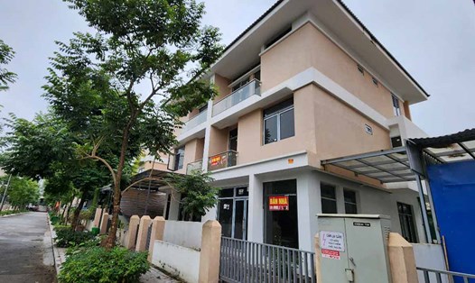 Nhiều biệt thự, nhà liền kề tại các khu đô thị lớn đang để không, không có người vào ở. Ảnh: Cao Nguyên