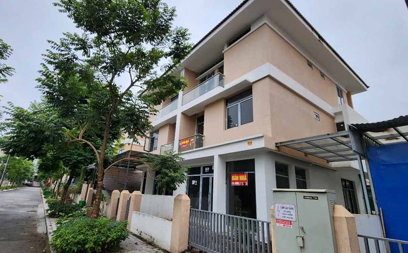 Many villas and townhouses in large urban areas are left empty, with no residents. Photo: Cao Nguyen