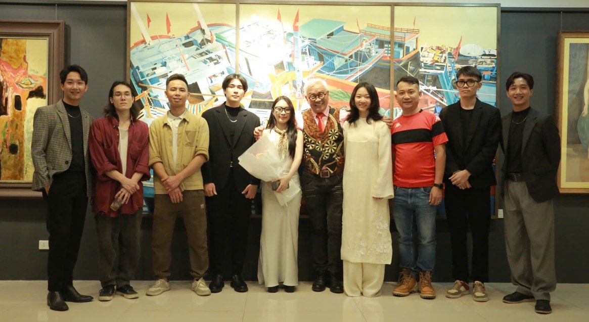 10 artists reunite in the exhibition "Thuc 2 - Thanh Xuan". Photo: Organizing Committee.