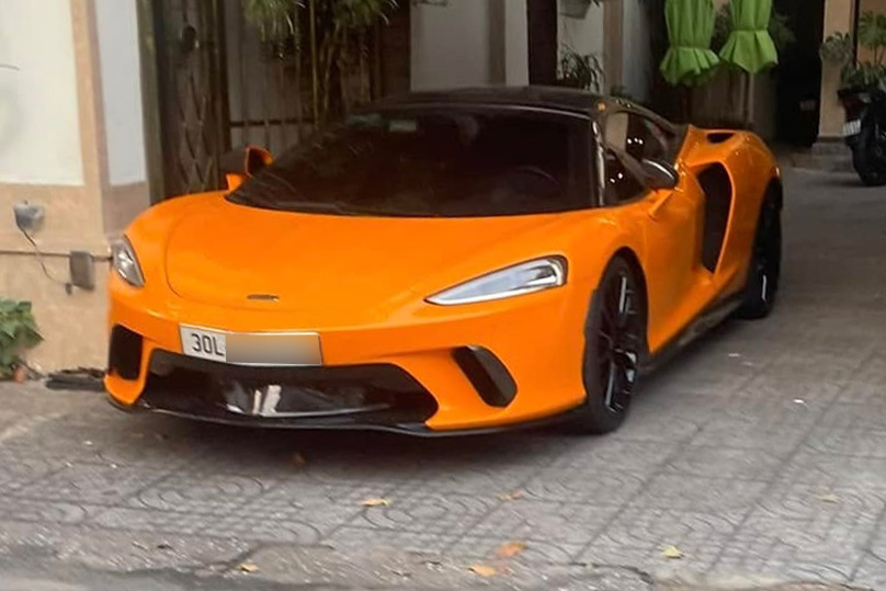 The McLaren GT supercar has just moved from Ho Chi Minh City to Hanoi and has been registered with a license plate 30L. Photo: Nguyen Hoang Sang