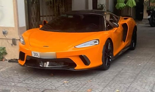 Siêu xe McLaren GT vừa được di chuyển từ TPHCM ra Hà Nội và được đăng kí biển số 30L. Ảnh: Nguyễn Hoàng Sang