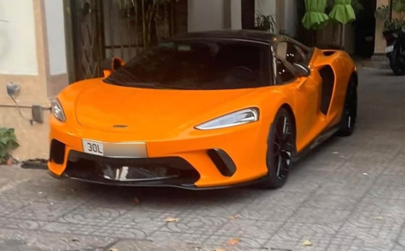 The McLaren GT supercar has just moved from Ho Chi Minh City to Hanoi and has been registered with a license plate 30L. Photo: Nguyen Hoang Sang