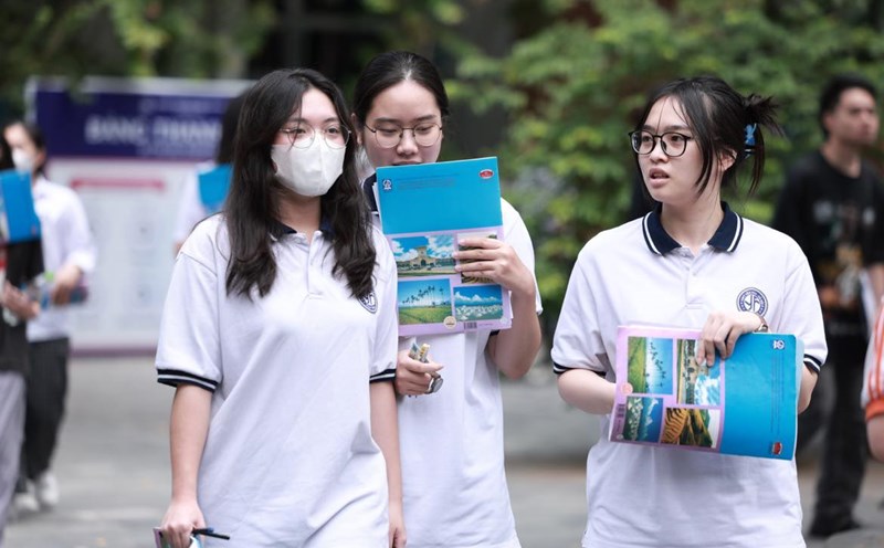 Candidates can still use many different admission methods in addition to graduation exam scores if they are not admitted early. Photo: Hai Nguyen