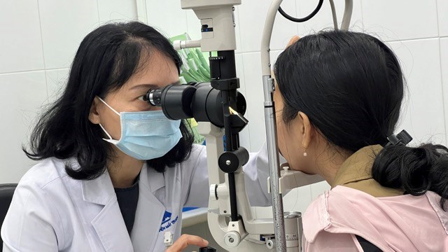 From July 2025, health insurance will support nearsighted treatment for people under 18 years old. Illustrative photo: Nguyen Ly