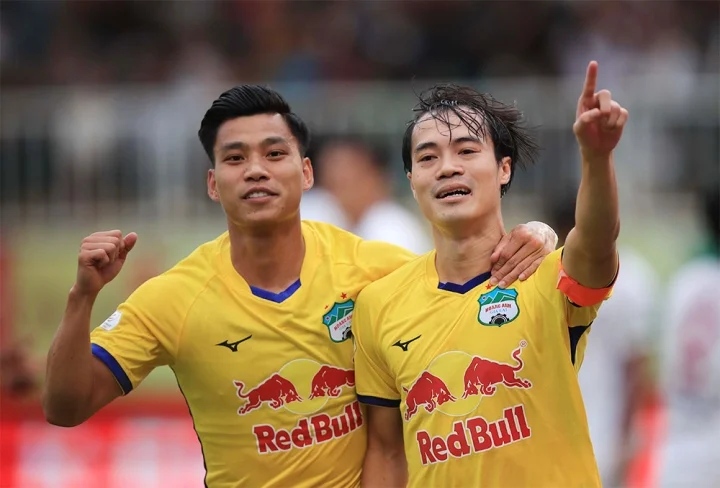 Van Toan and Van Thanh are two of the Hoang Anh Gia Lai players with high transfer value when moving to another team. Photo: HAGL