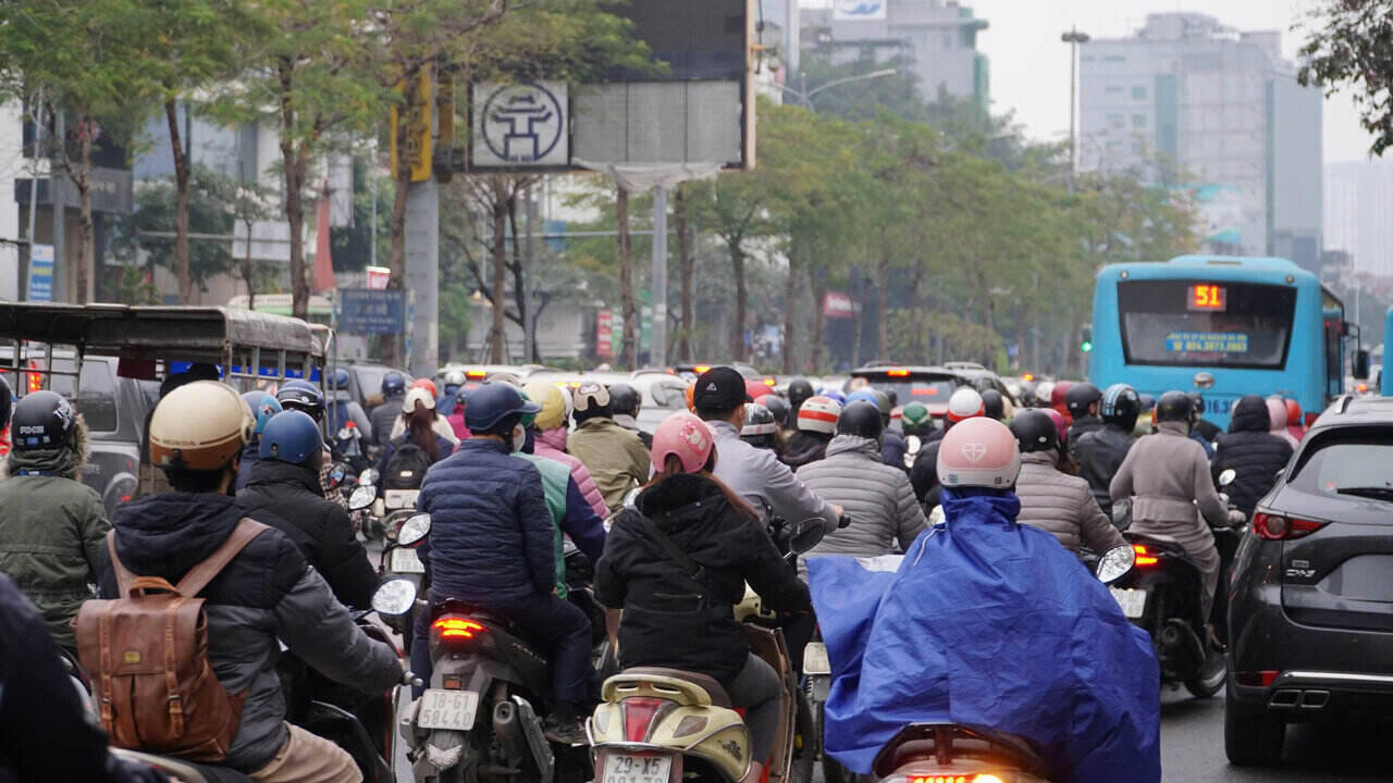 Ghi nhan luc 8h30, duong Giai Phong huong di Le Duan cung xay ra tinh trang un tac.