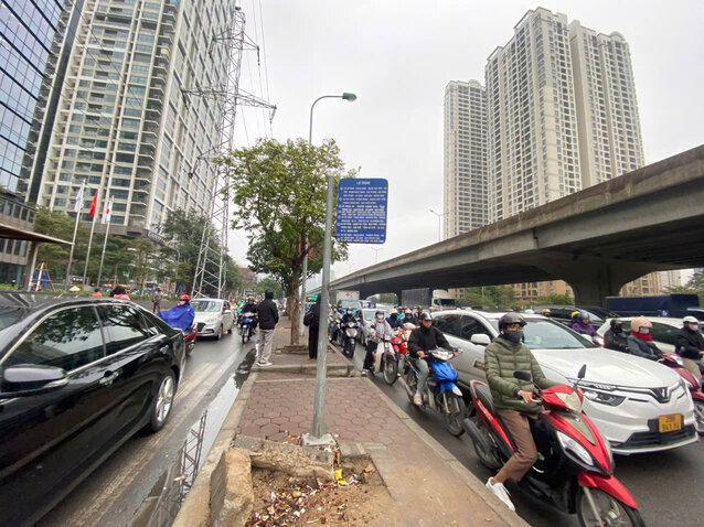 2 lan di chuyen cua duon Khuat Duy Tien (Thanh Xuan) deu un tac.