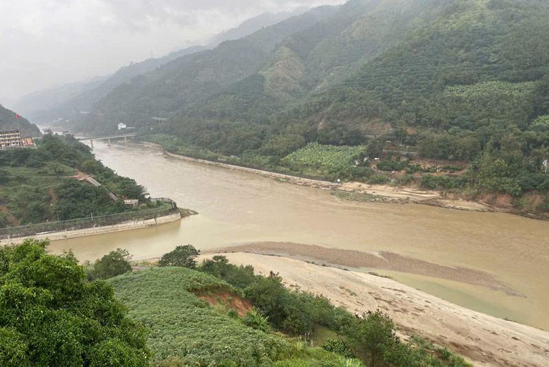 The Red River begins to flow into Vietnam from A Mu Sung commune ( Bat Xat, Lao Cai). Photo: Dinh Dai