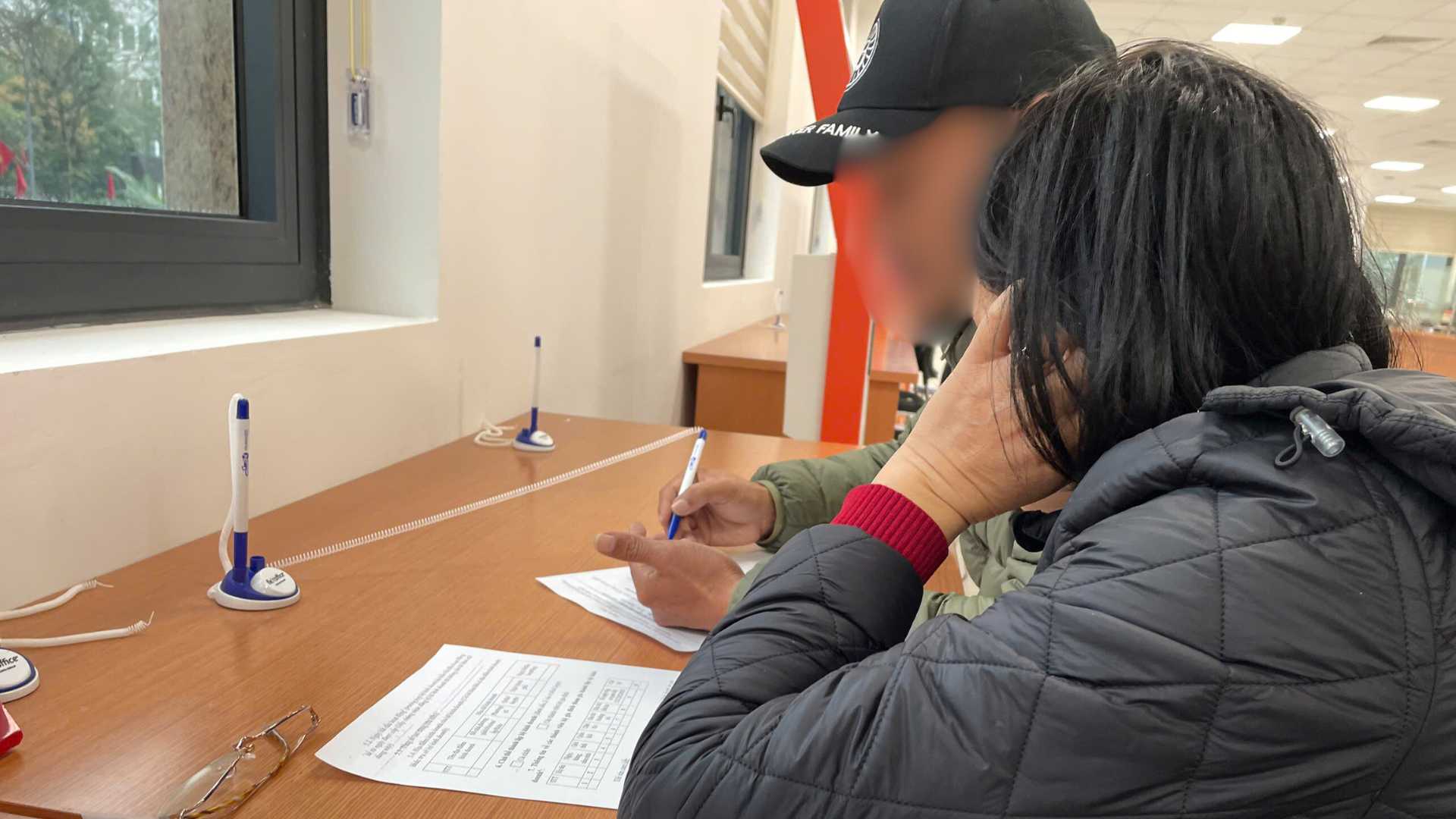 Registrying for an additional teaching business is slightly complicated, many people still have difficulty. Photo: Thanh Binh.