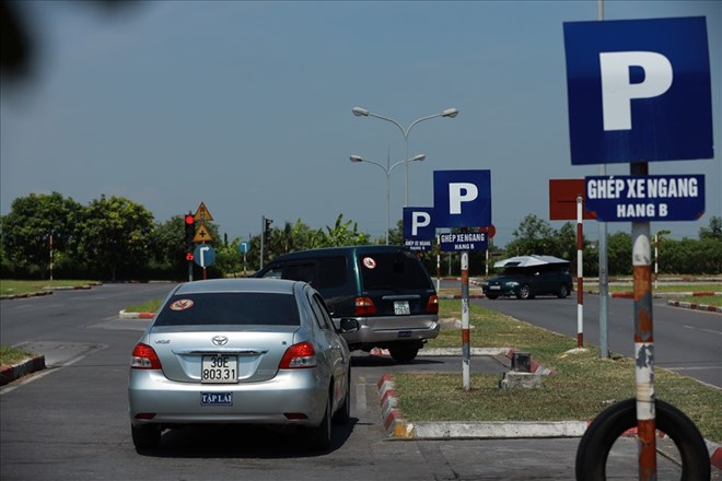 The driver's test and licensing are about to be carried out by the Ministry of Public Security. Photo: H.Nguyen