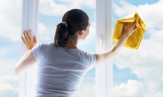 Thời tiết nồm ẩm gây ảnh hưởng đến sinh hoạt gia đình cũng như sức khỏe. Ảnh: Xinhua