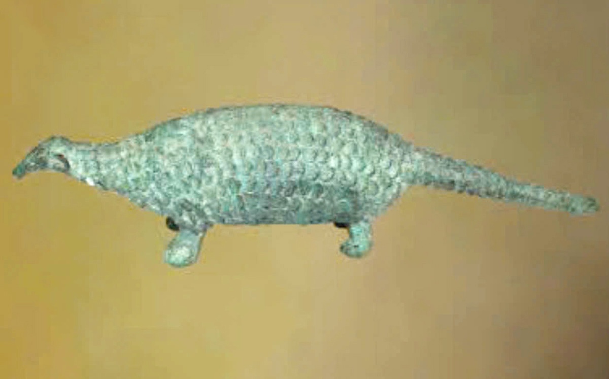 The national treasure of the Long Giao pangolin statue is on display at the Dong Nai Museum. Photo: My Ny