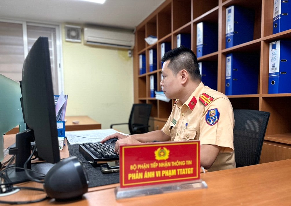 Many vehicles with license plates of Hai Duong, Vinh Phuc, Nam Dinh, Thai Binh were fined in Hanoi. Photo: Hanoi City Police