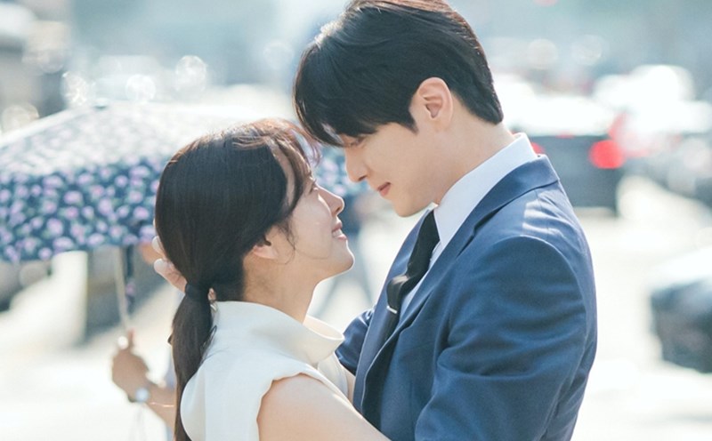 Lee Joon Hyuk and Han Ji Min are loved for their On-screen love. Photo: Producer