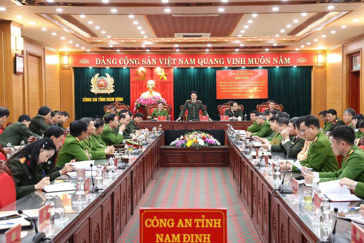 Nam Dinh Provincial Police have had 13 volunteer leaders ask for early retirement. Photo: Nam Dinh Provincial Police