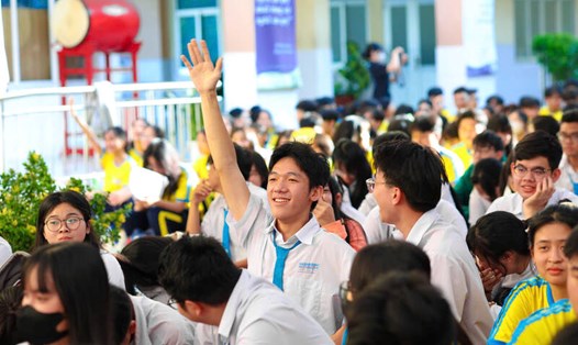 Học sinh TPHCM hào hứng tham gia và đặt câu hỏi cho thủ khoa xung quanh các vấn đề về học tập. Ảnh: Ngọc Lê