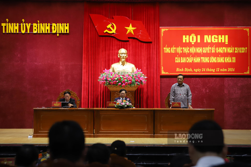 Binh Dinh Provincial Party Committee held a Conference to summarize the implementation of Resolution No. 18-NQ/TW dated December 24, 2024. Photo: Hoai Luan
