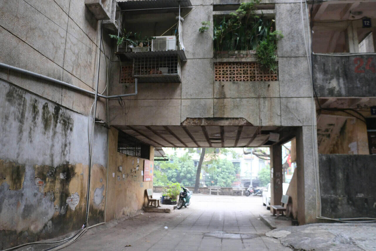 The shabby expert collective housing area in Hoa Binh. Photo: Yen San.