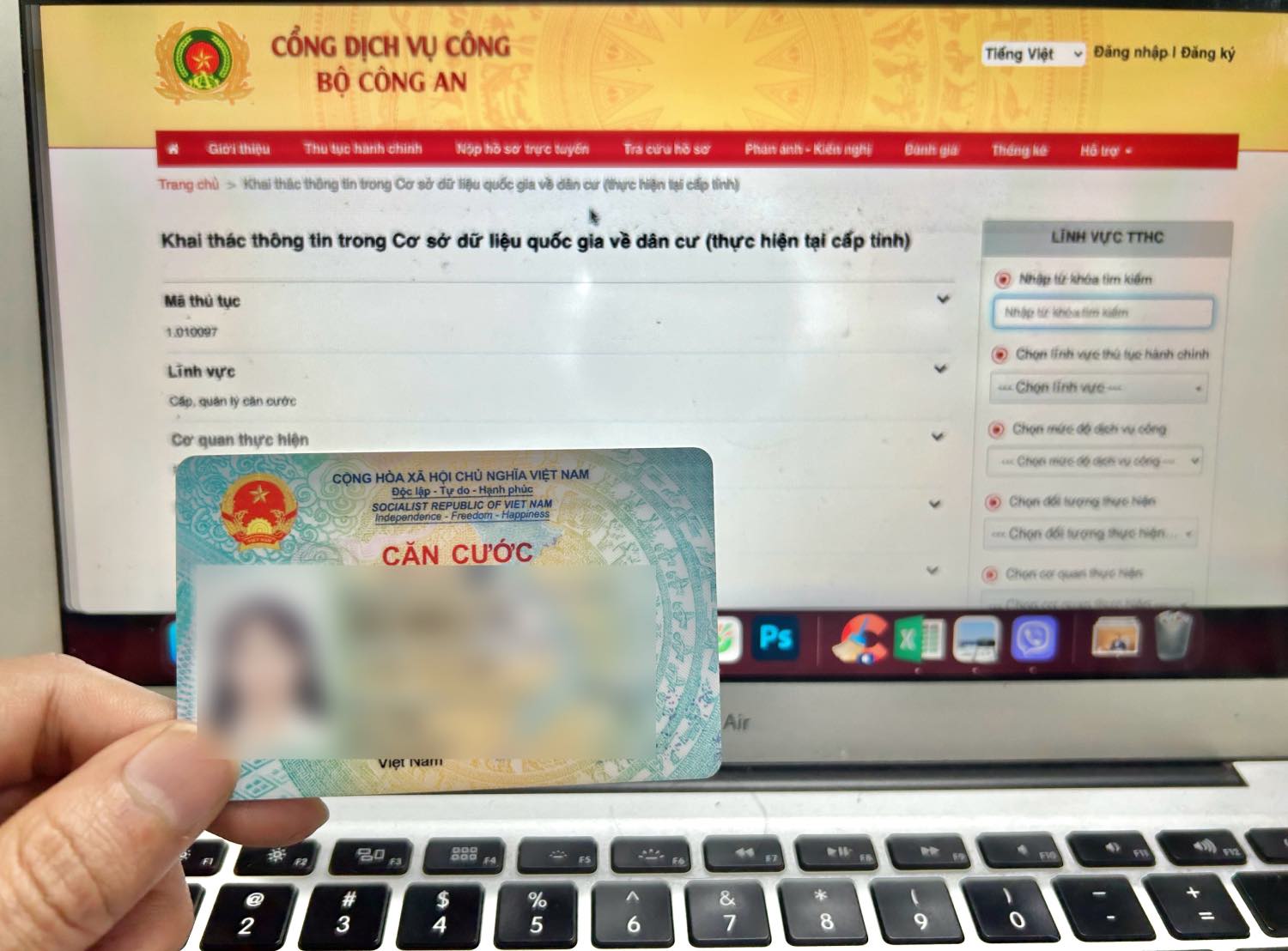 According to the Ministry of Public Security, in Article 19 of the 2023 Law on Identification, all Vietnamese citizens are granted an ID card. Illustrative photo: Huong Nha