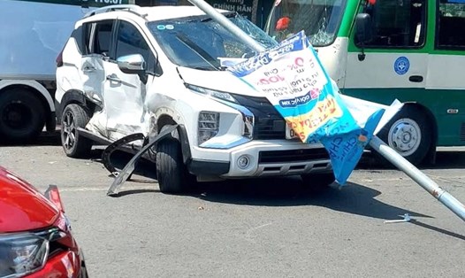 Hiện trường vụ tai nạn liên hoàn xe ôtô và xe buýt ở Long Thành, Đồng Nai. Ảnh: CTV
