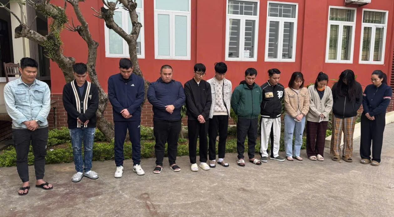 Các đối tượng lừa đảo xuyên biên giới vừa bị khởi tố. Ảnh: Công an Quảng Bình