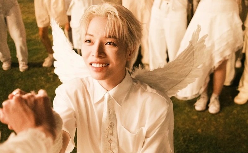 Duc Phuc in the MV "Cham em mot doi". Photo: FBNV