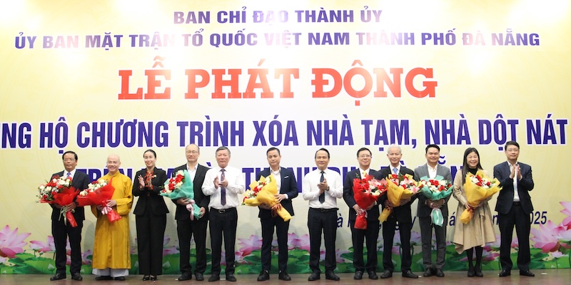 Launching ceremony to support the Program to Eliminate Temporary and Dilapidated Houses in 2025 in Da Nang. Photo: Nguyen Linh