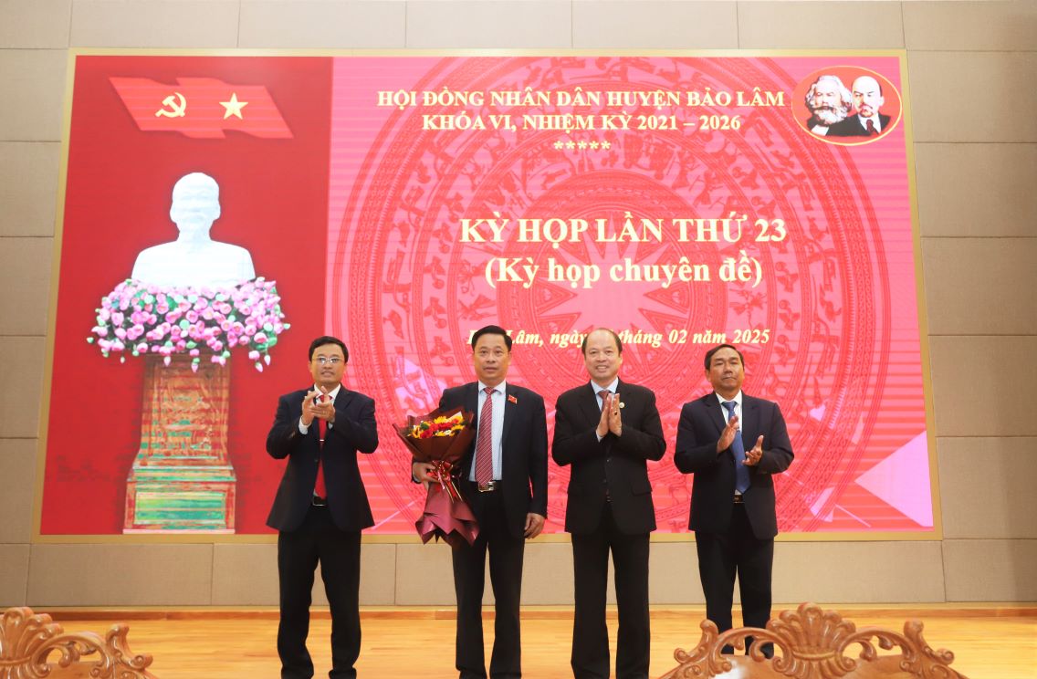 Mr. Phan Anh Tuan holds the position of Vice Chairman of Bao Lam District People's Committee. Photo: Lam Hong