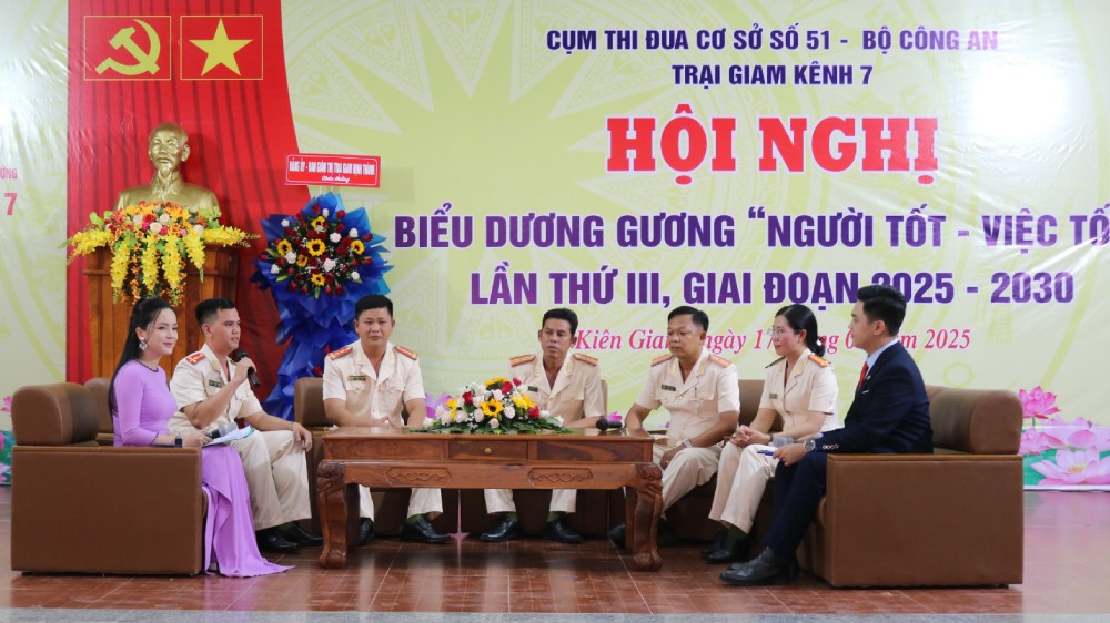 Toa dam, giao luu guong “Nguoi tot, viec tot”. Anh: Van Vu