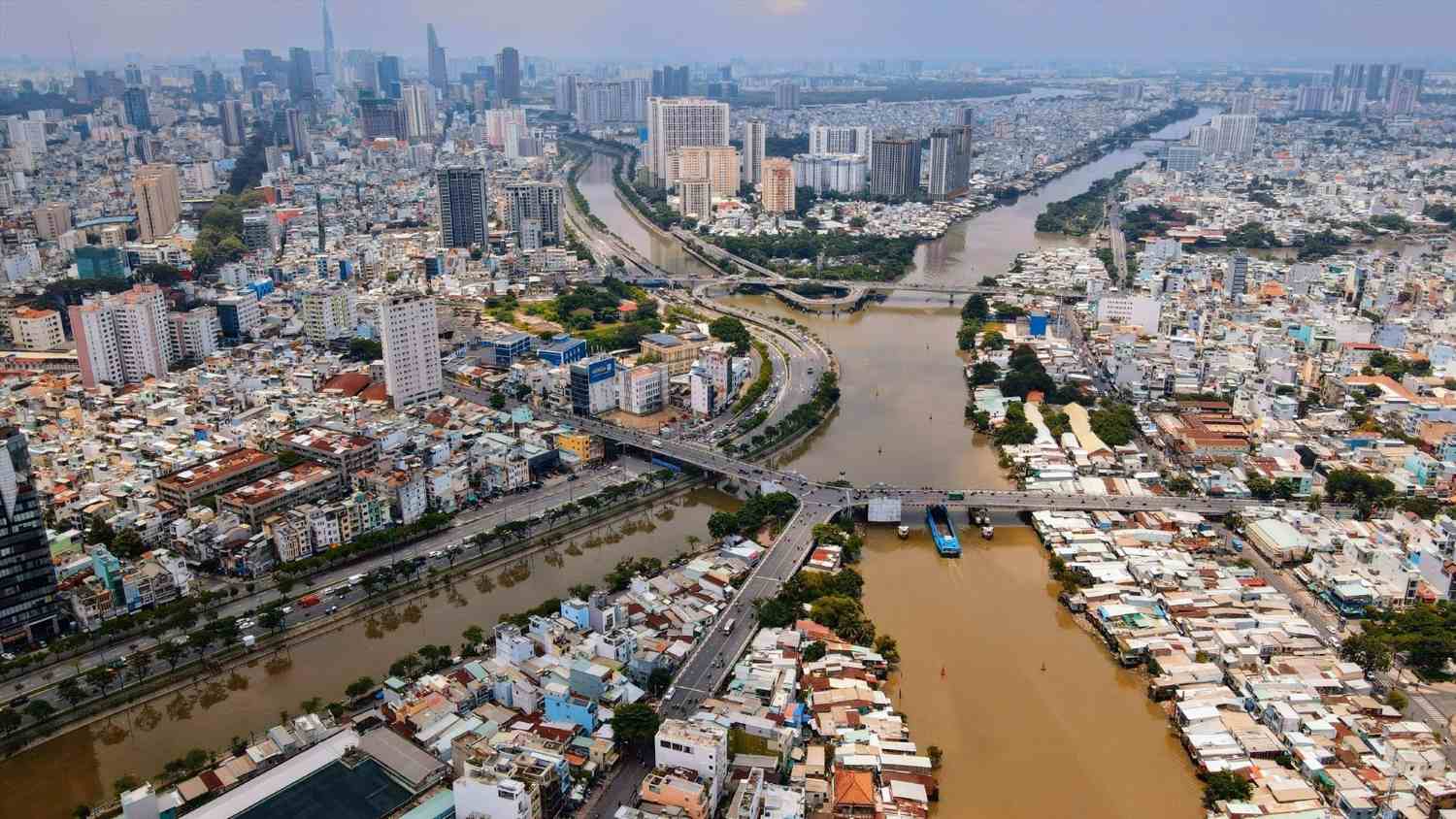 Housing along the Doi Canal (District 8, HCMC). Photo: Anh Tu