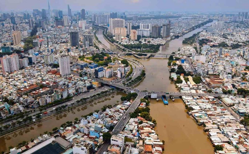 Housing along the Doi Canal (District 8, HCMC). Photo: Anh Tu