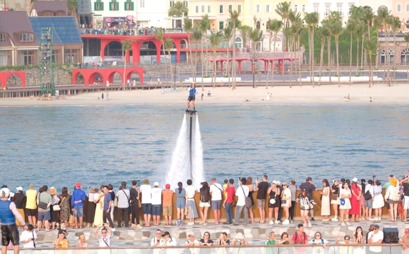 International tourists are excited by experiential services and unique attractions on Phu Quoc Island. Photo: Binh Minh