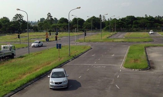 Sát hạch cấp giấy phép lái xe. Ảnh: Trung Dũng.