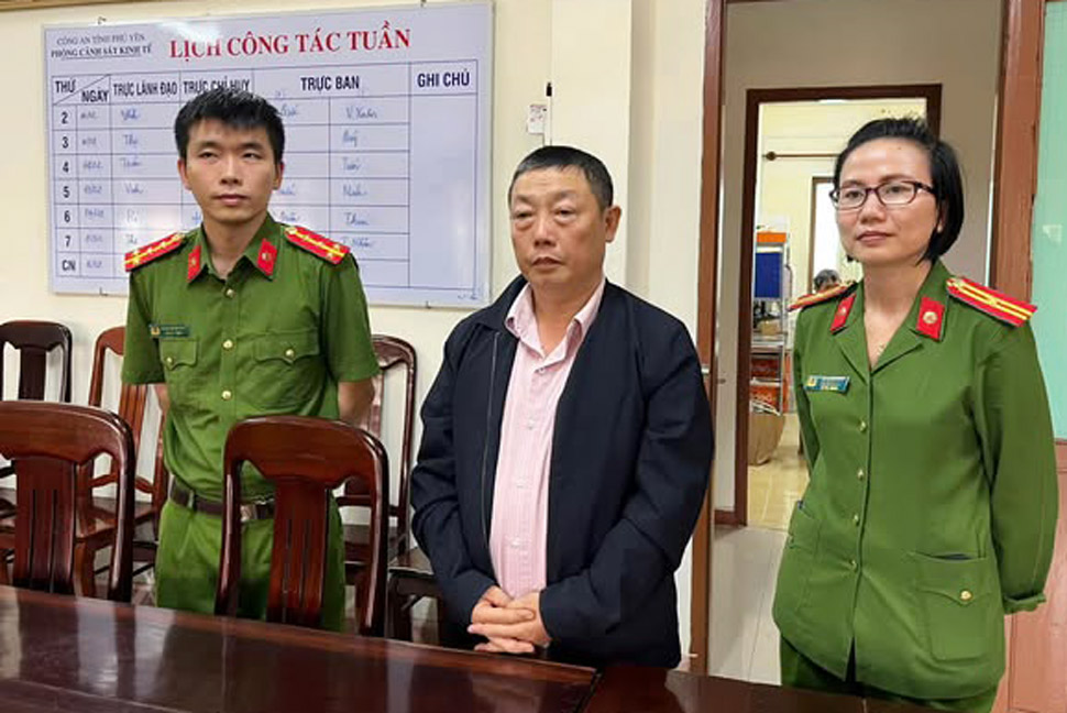 Bị can Trần Hoành Vịnh bị khởi tố do liên quan đến vụ án Vi phạm khai thác tài nguyên tại Phú Yên. Ảnh: Công an cung cấp