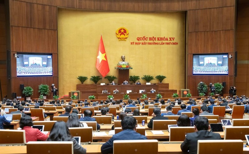 Prime Minister Pham Minh Chinh submitted to the National Assembly the structure and number of Government members for the 15th National Assembly term at the meeting on the afternoon of February 17. Photo: Quochoi.vn
