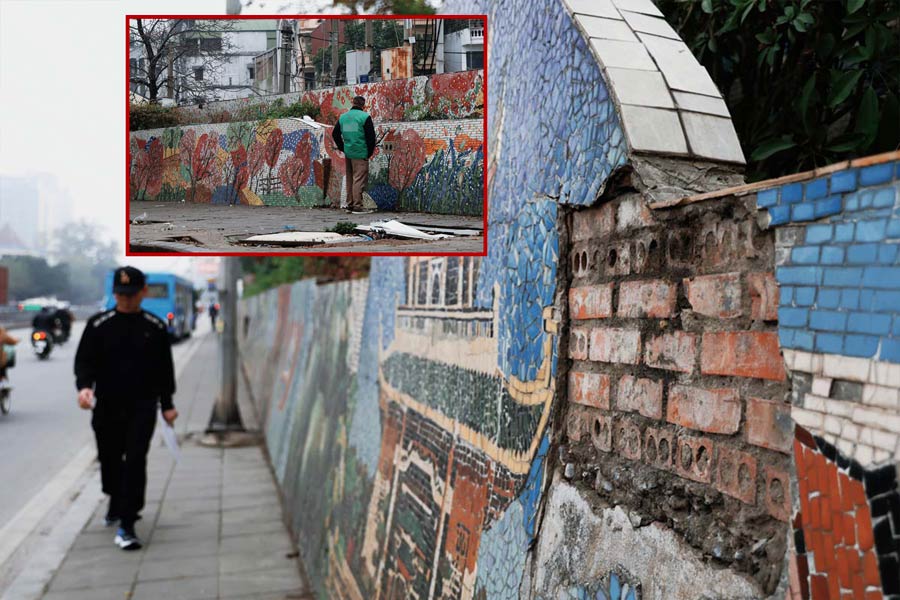 Unsightly scene on the largest ceramic street on the planet in Hanoi
