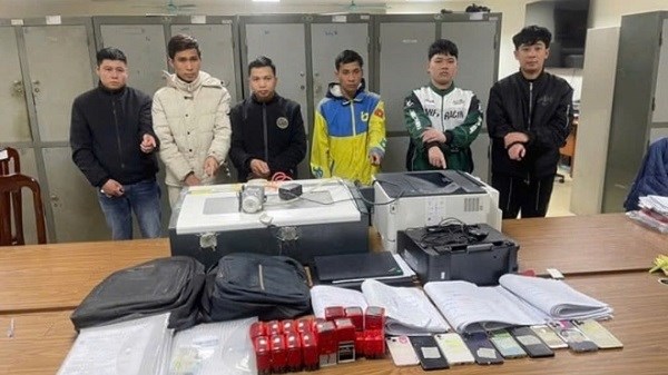 Công an quận Hà Đông, TP Hà Nội triệt phá nhóm đối tượng làm giả giấy khám sức khỏe. Ảnh: CA cung cấp