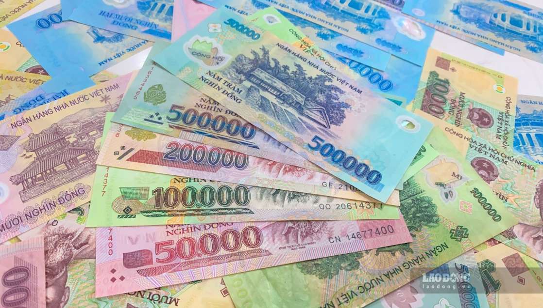 13-month savings interest rates in the banking system fluctuate around 4.4 - 9%. Illustrative photo: Tra My