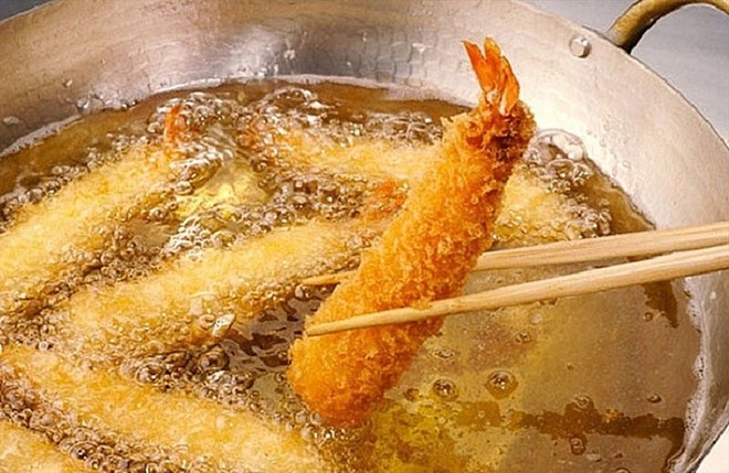 Dishes rich in sugar and fat can affect sleep quality. Photo: Hai Minh.