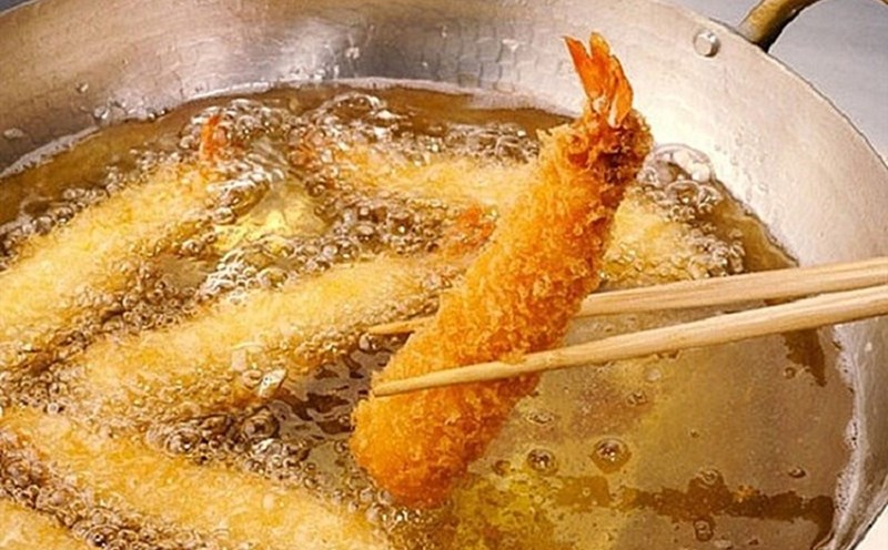 Dishes rich in sugar and fat can affect sleep quality. Photo: Hai Minh.