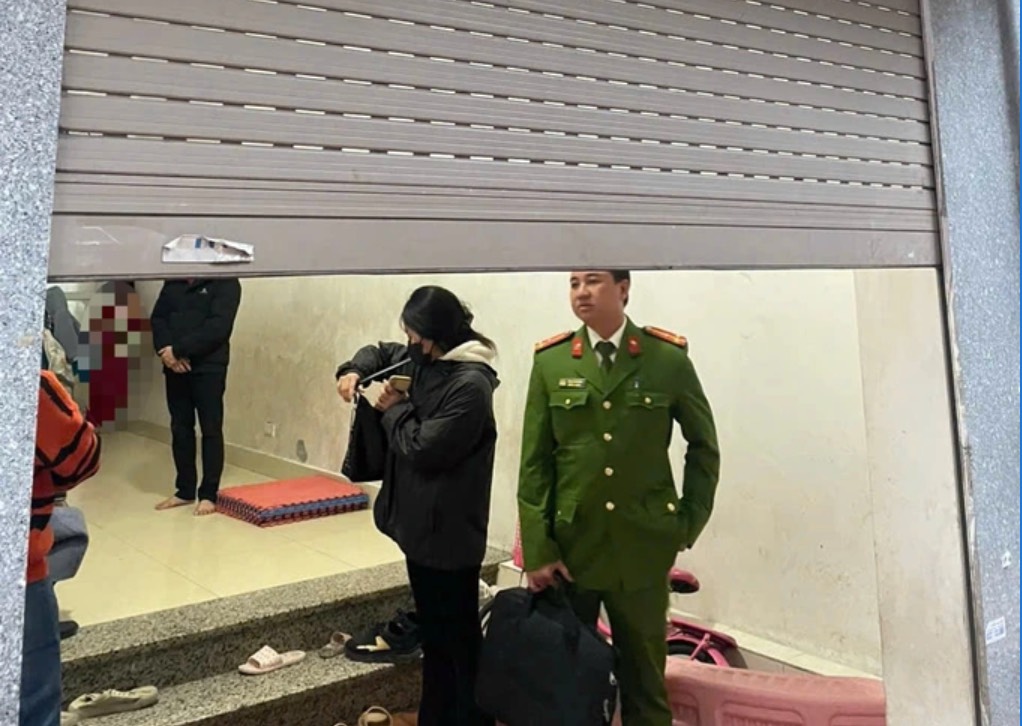 The authorities inspect the childcare center in Long Bien ward (Long Bien district, Hanoi). Photo: Long Bien Ward People's Committee