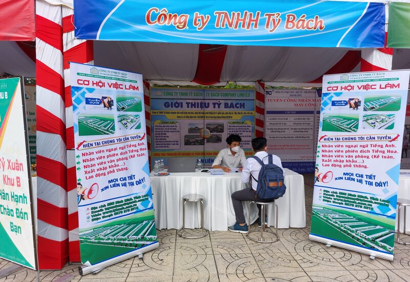 Vinh Long can only recruit 1/3 of the labor force in terms of demand. Photo: Hoang Loc