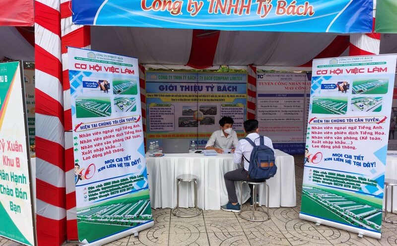 Vinh Long can only recruit 1/3 of the labor force in terms of demand. Photo: Hoang Loc