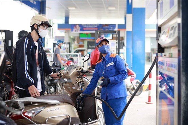 Gasoline prices may fluctuate in different directions in this week's adjustment period. Photo: Hai Nguyen
