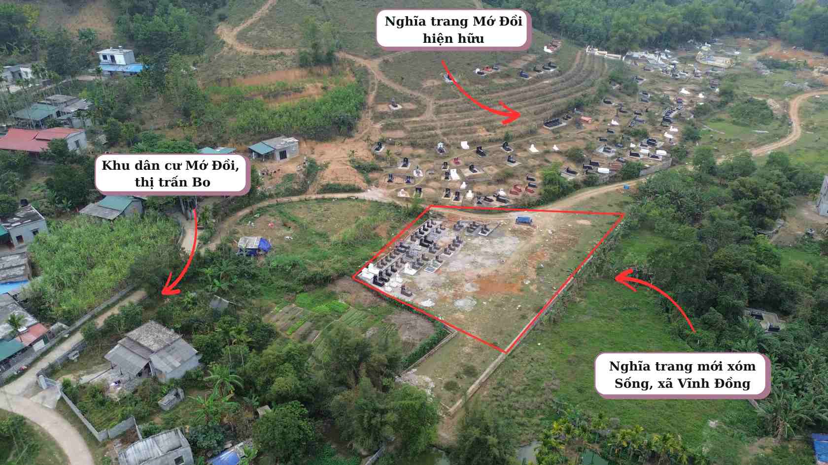 Nghĩa địa mở rộng của xóm Sống, Vĩnh Đồng nằm sát khu dân cư Mớ Đồi, thị trấn Bo, huyện Kim Bôi. Ảnh: Khánh Linh