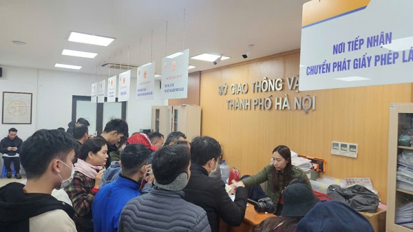 People change their driving licenses in Hanoi. Photo: Minh Hanh