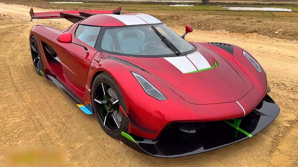 YouTuber group in Quang Ninh builds Koenigsegg Jesko from Toyota Corona. Photo cut from video