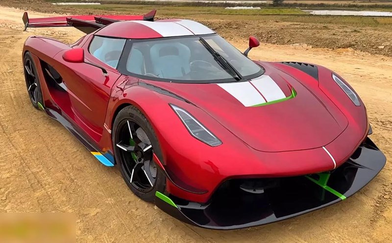 YouTuber group in Quang Ninh builds Koenigsegg Jesko from Toyota Corona. Photo cut from video