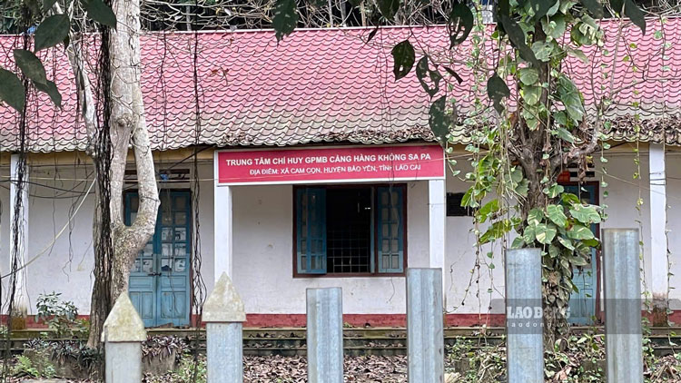 Mot dia diem tung duoc dung lam noi o de phuc vu cong tac giai phong mat bang nay da hoang vang. Xung quanh khu vuc, cua vao mo toang, la kho roi day san. 