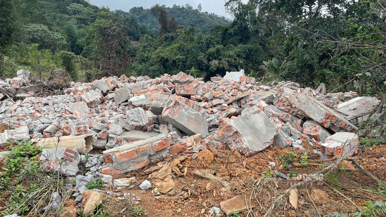 De thuc hien du an, hon 200 ho dan nam trong pham vi giai phong mat bang da duoc chuyen ve noi noi tai dinh cu moi. Nhieu nha o cu da bo khong hoac bi pha huy de phuc vu lam san bay.